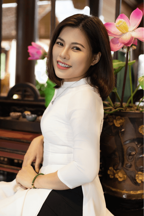 Ms. Anna Hoàng Huyền